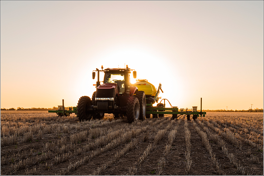 Máquinas na Plantação de Sorgo